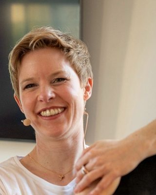 Portraitfoto von Verena Tophofen